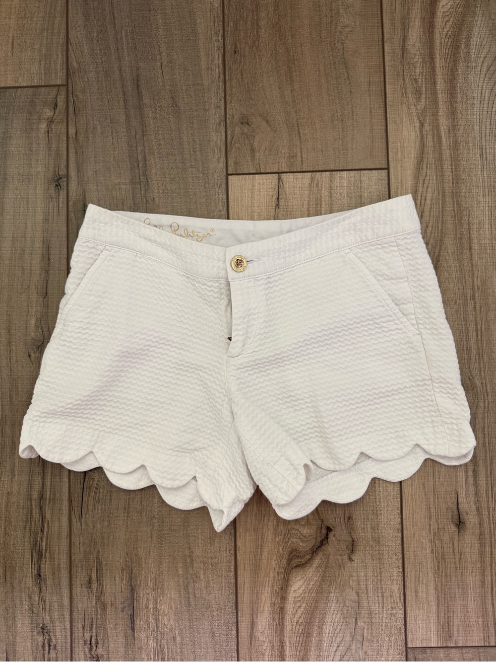 Lilly Pulitzer White Scallop Hem Shorts